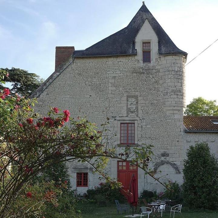 Gite Du Manoir Des Roches Saires 외부 사진